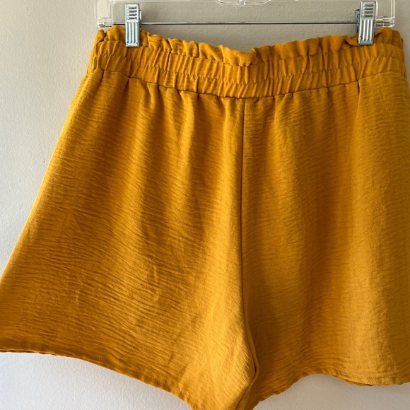 Retrology Sz L Mustard Stretch Shorts Belted Tie Front Pockets Paper Bag Waist - Picture 5 of 5